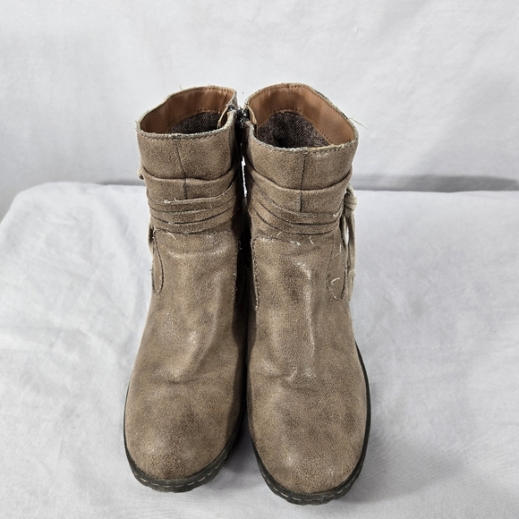 Born B.O.C BOC ALICUDI Taupe Ankle WOMENS 7.5 Z25517 Booties Tassel Zip 2" Heel - Picture 4 of 10